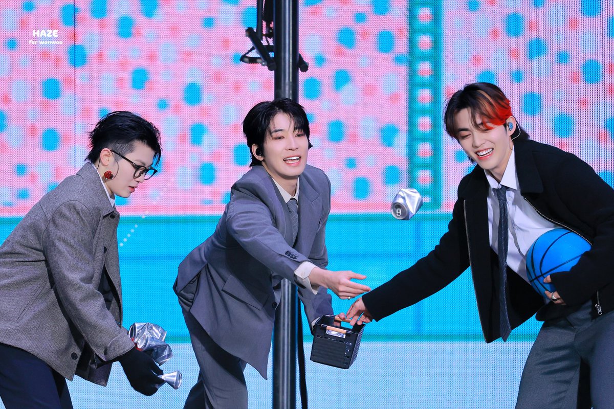 ๐๐๐๐ tweet media