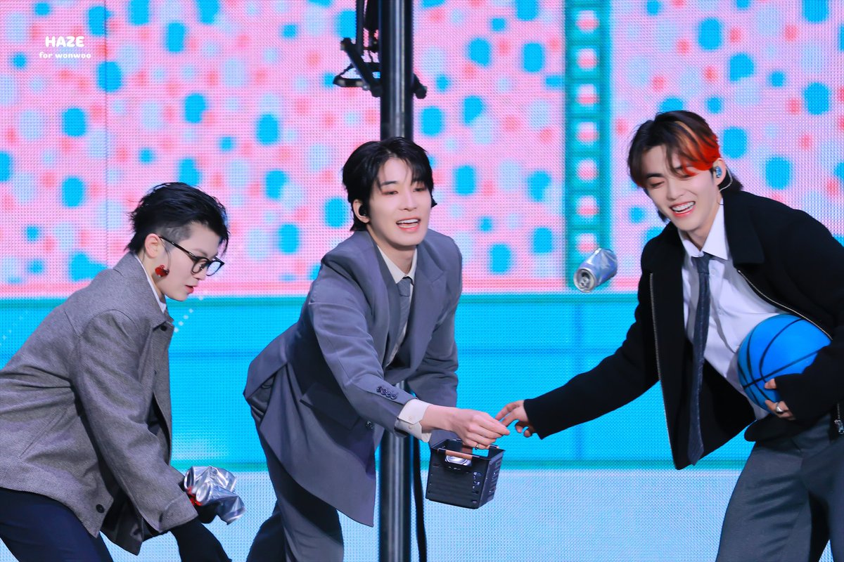 ๐๐๐๐ tweet media