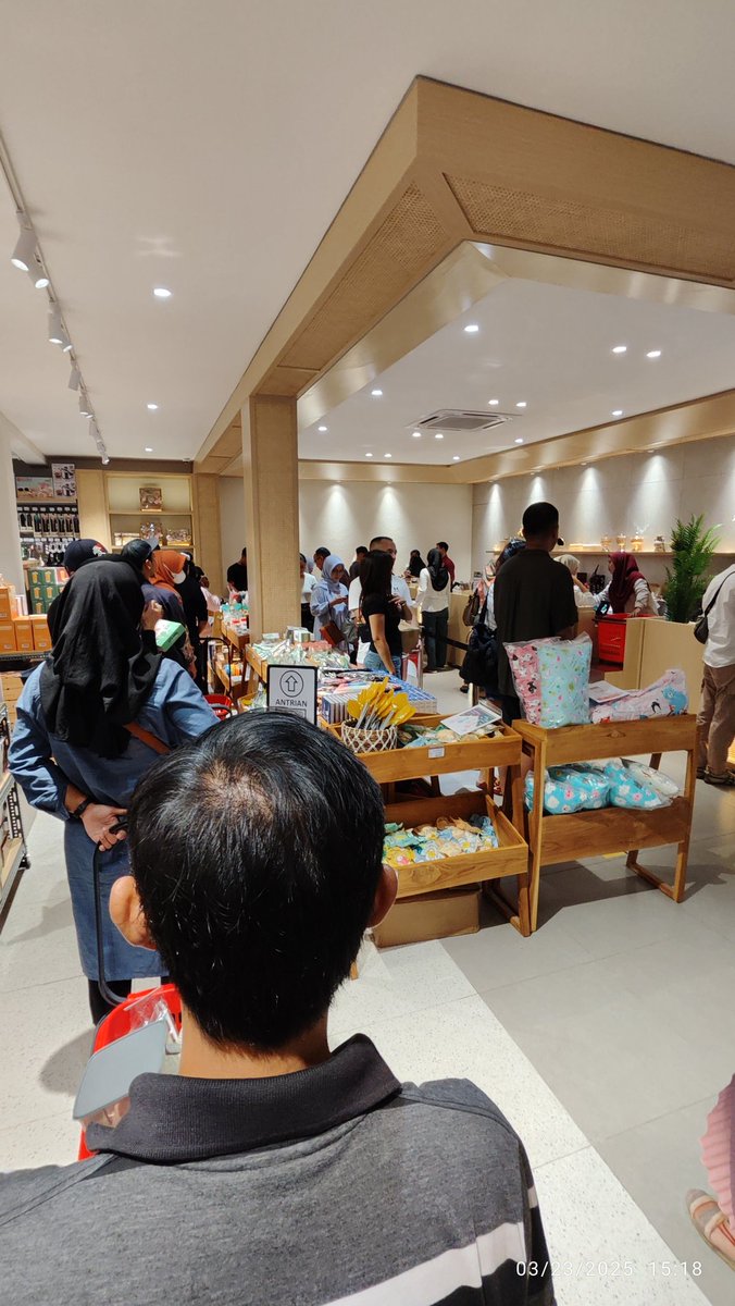 Antri little salt bread ❌
Antri bayar KJ perabot ✅