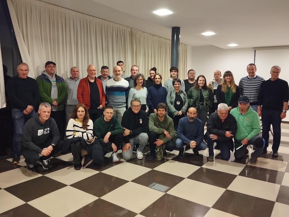 Oarsoaldeko zortzi kirol elkarte, euren jarduera eremua euskalduntzeko prest.

Informazio osoa hemen: oarsoaldea.hitza.eus/2025/03/23/oar…

#Oarsoaldea #Kirola #Euskara