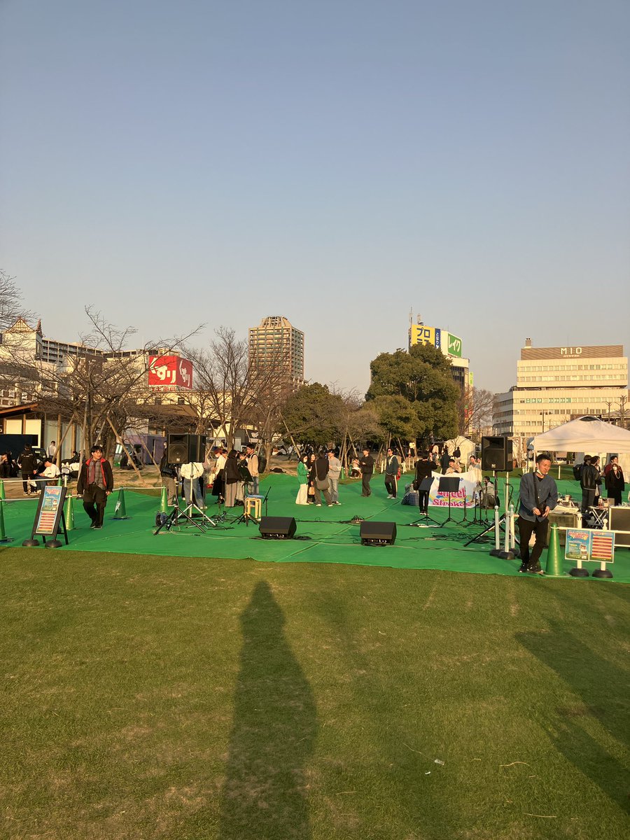 Street Strokes2025
全演奏が終了しました👏🏼✨️
皆さん素敵な演奏をありがとうございました🎸🎤

いもパラも残り約40分…😭
お目当てのおいも商品をゲットしてお帰りください🚶🏻‍♂️‍➡️