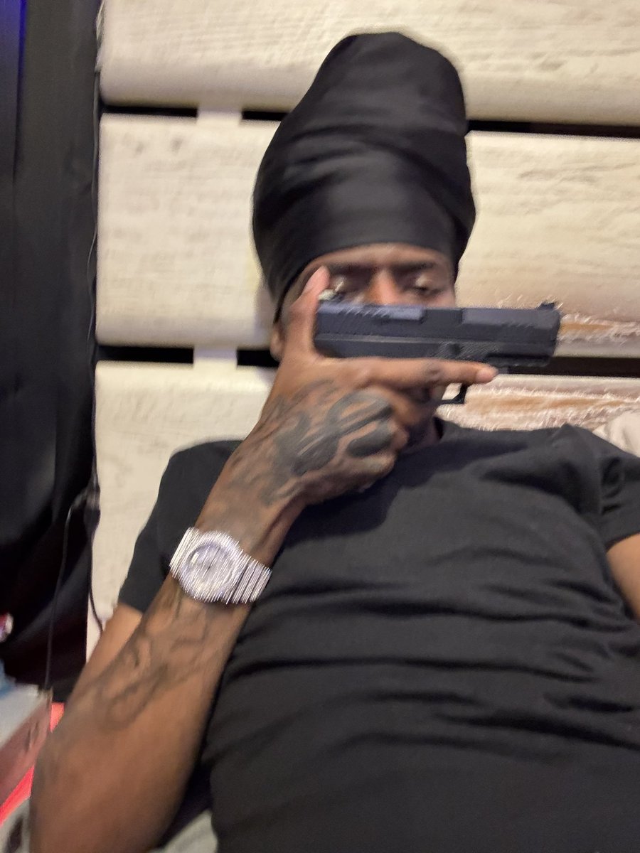 bjayyek's tweet image. Bored asf #Nosleep #Newfriendsfuck?