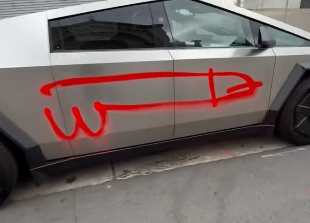 AmazingZoltan's tweet photo. Mark Carney Is Going Down—And He's Taking ESG With Him

Days away from a Canadian federal election and rather than knocking on doors, the big-L Liberals and socialists alike are drawing dicks and swastikas on Tesla dealerships and cyber trucks—here's why that says a lot.

A 🧵.