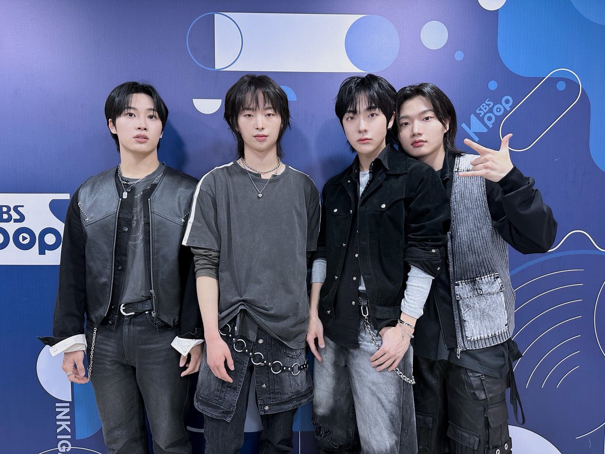 DragonPony_'s tweet photo. 우리는 포용이들만 있으면 돼❤️‍🔥

#DragonPony #드래곤포니 
#안태규 #편성현 #권세혁 #고강훈 
#AnTaeGyu #PyunSungHyun #KwonSeHyuk #KoGangHun 
#NotOut #인기가요 #Inkigayo https://t.co/YkBZw7u5D8