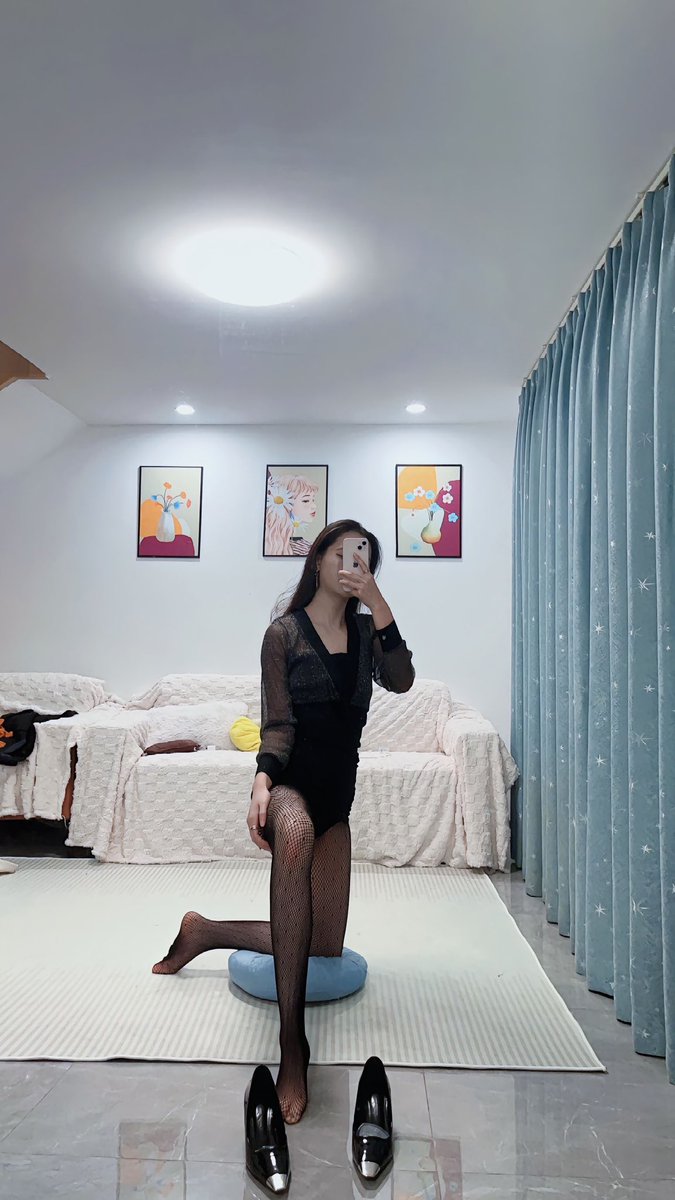 how1044104's tweet photo. 当你寂寞的时候 你就会穿上丝袜自己撕开 用手指进入该进入的位置 #大连  #人妻调教   #反差骚母狗 https://t.co/IOhSFlhlq6