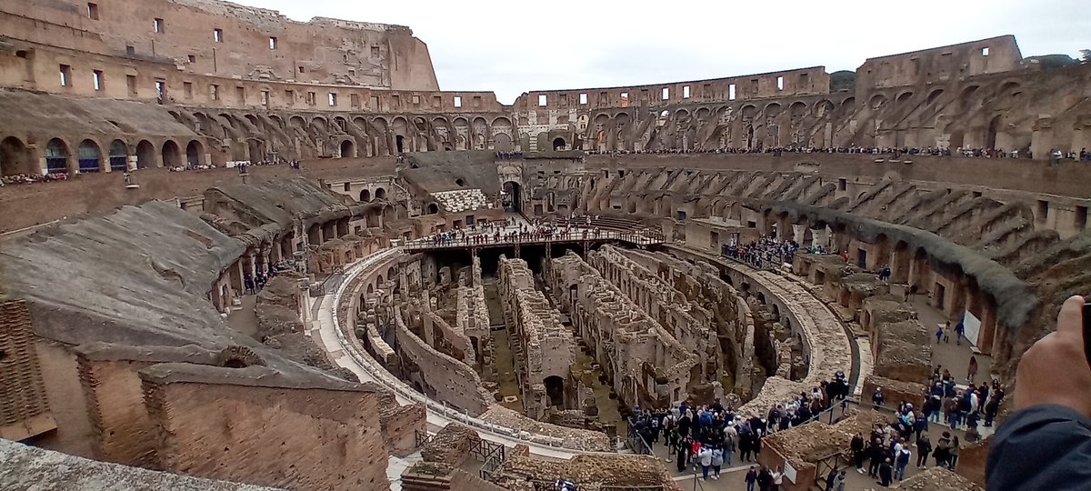 catalanpimps's tweet photo. What a place the coliseum is in 🇮🇹 😁👌🍷 https://t.co/PZbfJzJ8ds