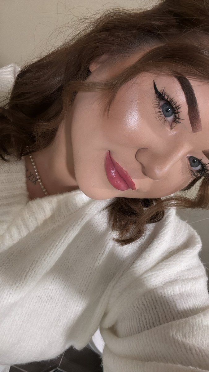 The game expo was lovely, made me realise how awkward and anxious I can be around new people. But I really appreciate all the sweethearts who were so friendly to meet! And the same people who are always a delight!❤️ Ofc I forgot to take group photos, so you only get a selfie🥰