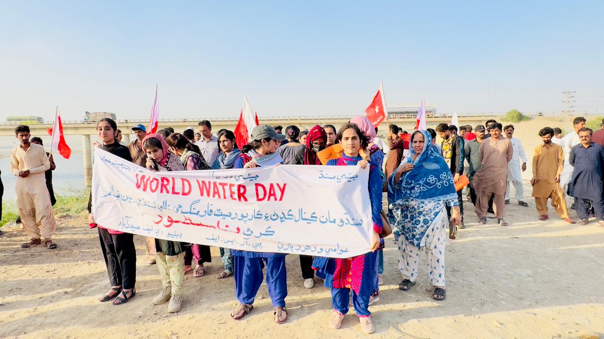 Marvi_S90's tweet photo. #NoMoreCanalsOnIndus 

@AWPSindh Hyderabad protest 
The Indus River is in pain and this is the minimum that we can offer to our 'WADO' - 'Mata'. 

Will keep resisting for our Indus - Survival and livelihoods. https://t.co/jSu2L3rpS6