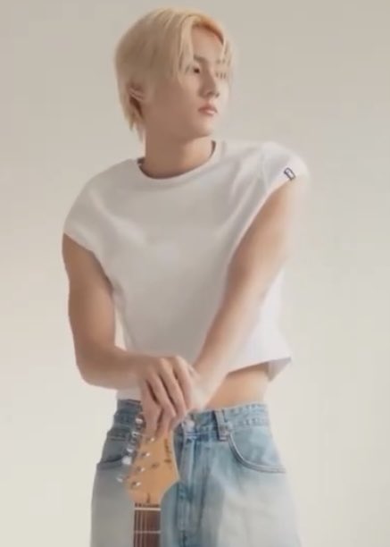 เสื้อ baby tee กางเกง baggy jeans โคตรเคะตัวแม่