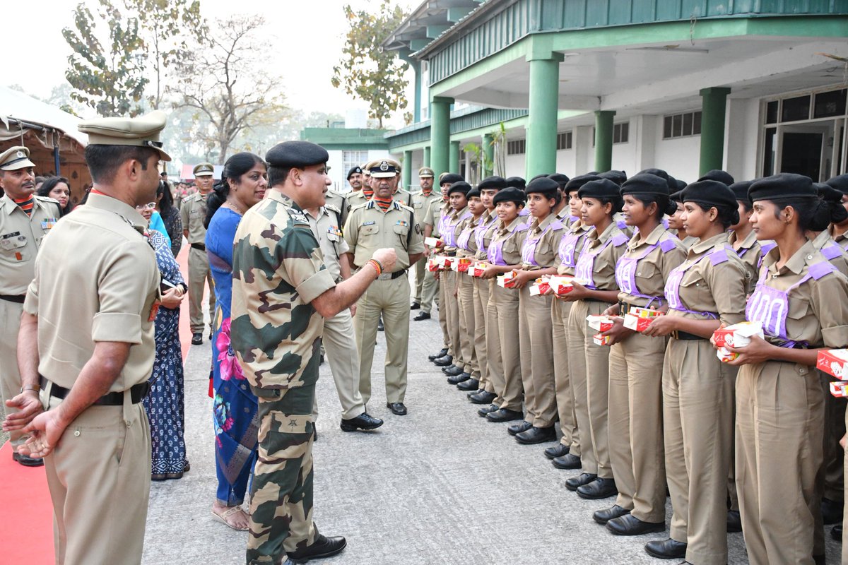 stcbsfnb's tweet image. Sh Ravi Gandhi, ADG BSF(EC) visited STC BSF NB in c/w Annual Inspection on 22 march 2025.He addressed STC staff and recruits and congratulated newly joined recruits for joining largest border guarding force of the world and wished them a bright future.