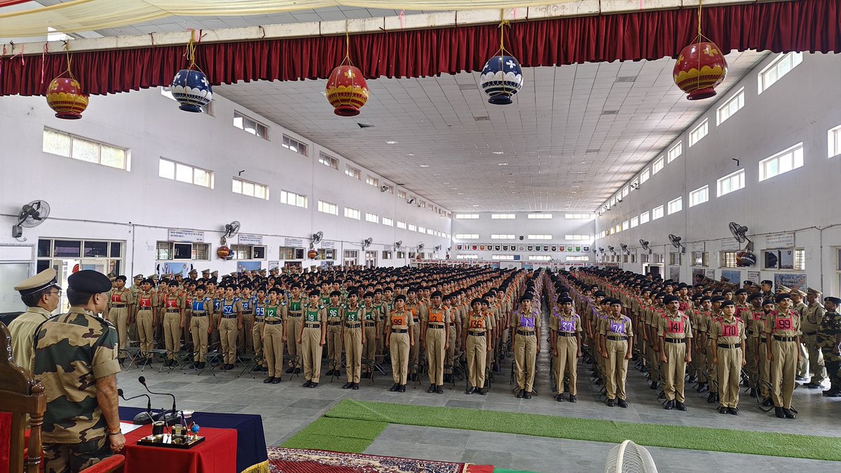 stcbsfnb's tweet image. Sh Ravi Gandhi, ADG BSF(EC) visited STC BSF NB in c/w Annual Inspection on 22 march 2025.He addressed STC staff and recruits and congratulated newly joined recruits for joining largest border guarding force of the world and wished them a bright future.