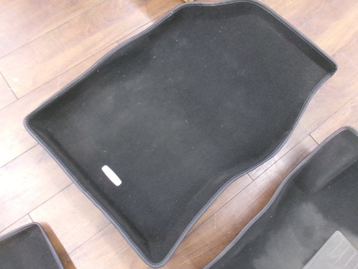 i_parts_info's tweet image. アイパーツ岩槻店です

50系プリウスPHV用　社外フロアマットが入荷しました！
メーカー：Clazzio
破損してしまった方やイメージチェンジにいかがでしょうか！
商品番号：02-203167
￥3,580-
＃プリウス
＃プリウスPHV
＃トヨタ
＃クラッツィオ