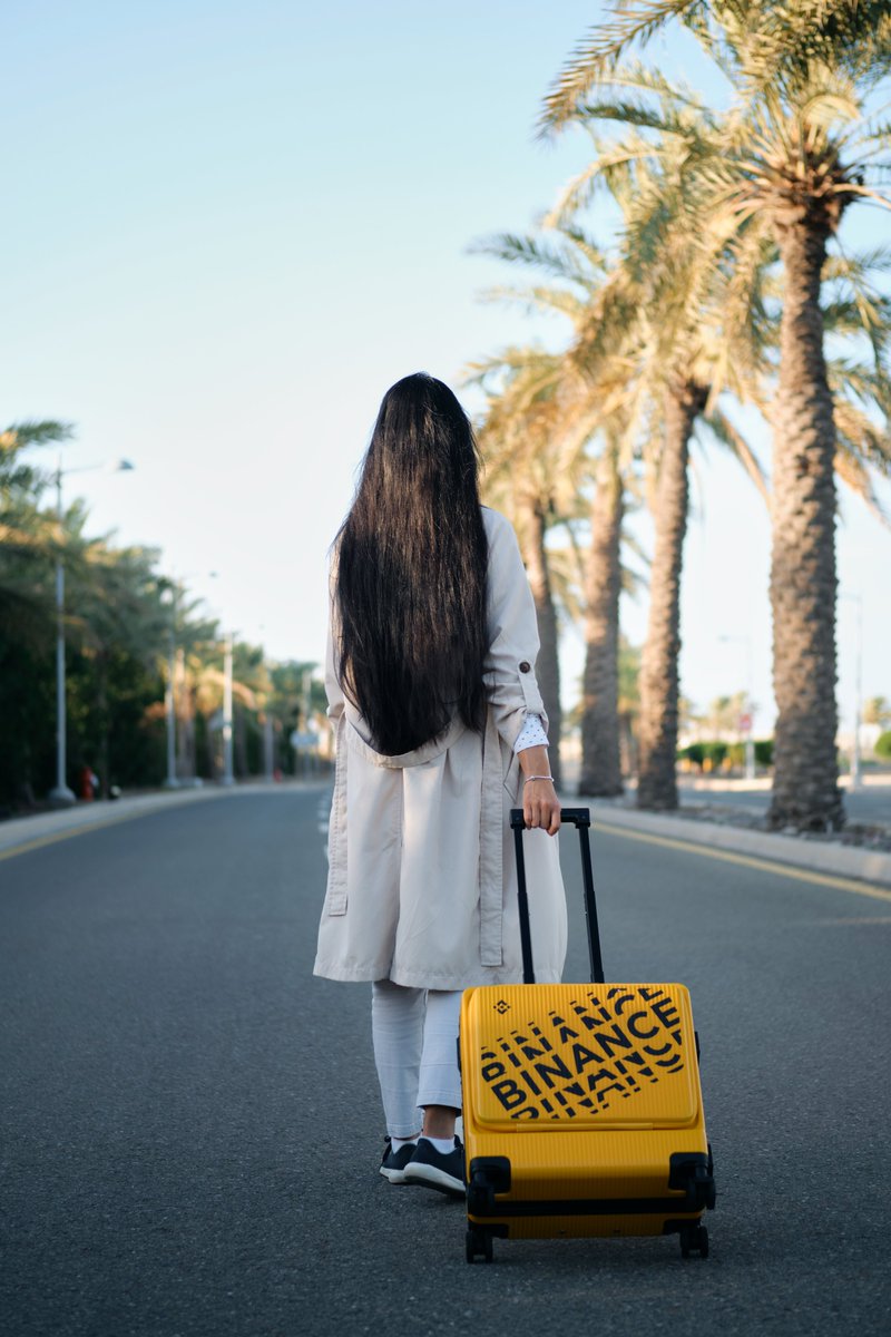 binance's tweet image. Rocking my Binance bag everywhere I go.