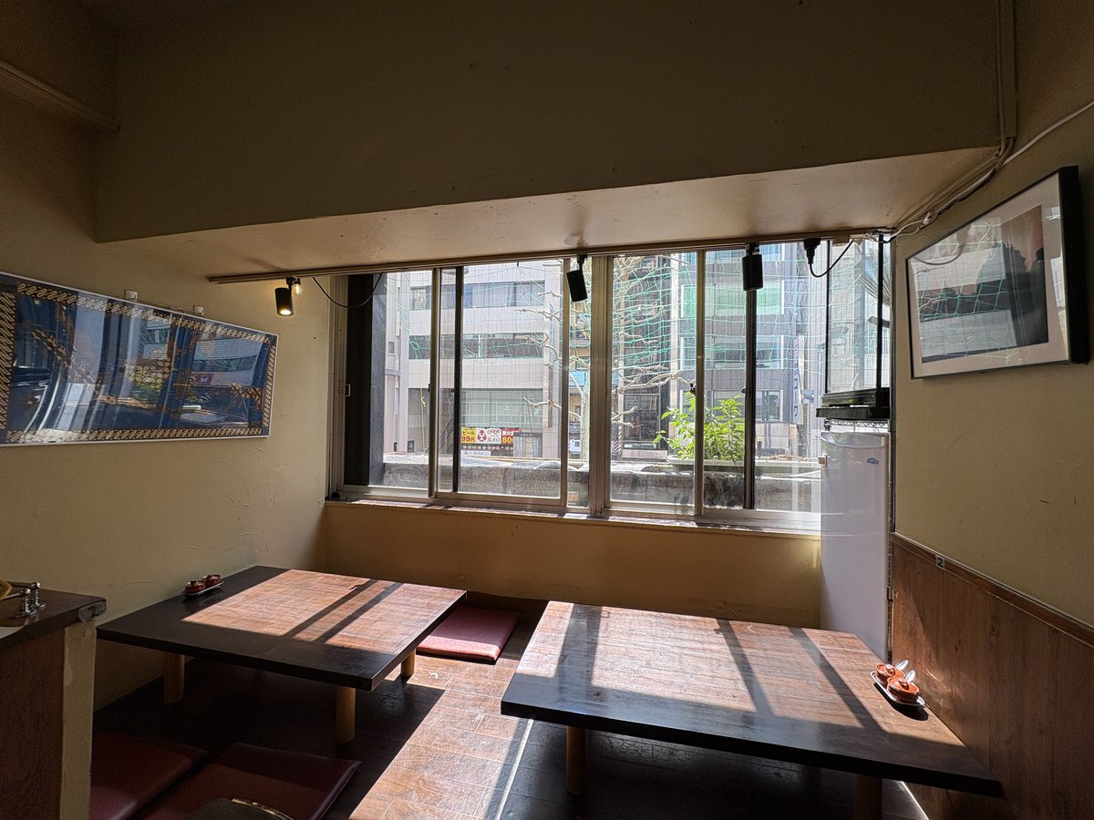 itosan20140923's tweet photo. #インドネシア料理
#MONGGOMORO
インドネシア人のお友達と
新宿二丁目のお店に行ってきました🇮🇩
1階でおかずを選び2階で待ってると
持ってきてくれます(店員さん日本語OK)
お友達は「ここはインドネシアの味(日本人向けにはしてない)です」って言ってた
とてもおいしかった☺️
ラマダン中は人が少ないけど
普段は混んでます💦