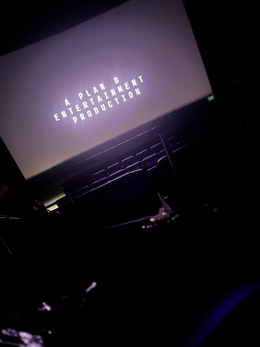 bondyinhiding's tweet image. robert pattinson you’ve done it again #chillz