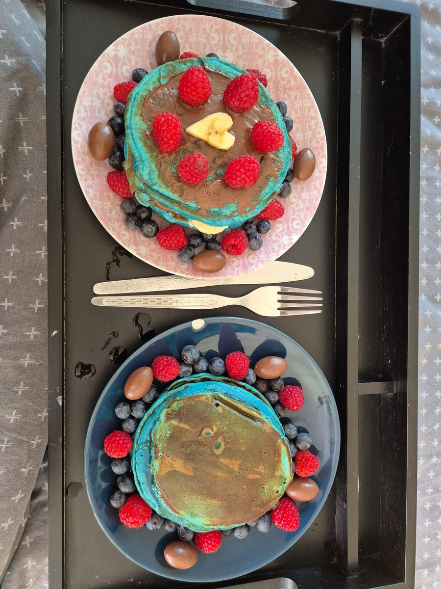 LizDirectionerB's tweet photo. When it's your birthday but you are also a big percy jackson fan so your man makes you blue pancakes https://t.co/dpUFpMxaru