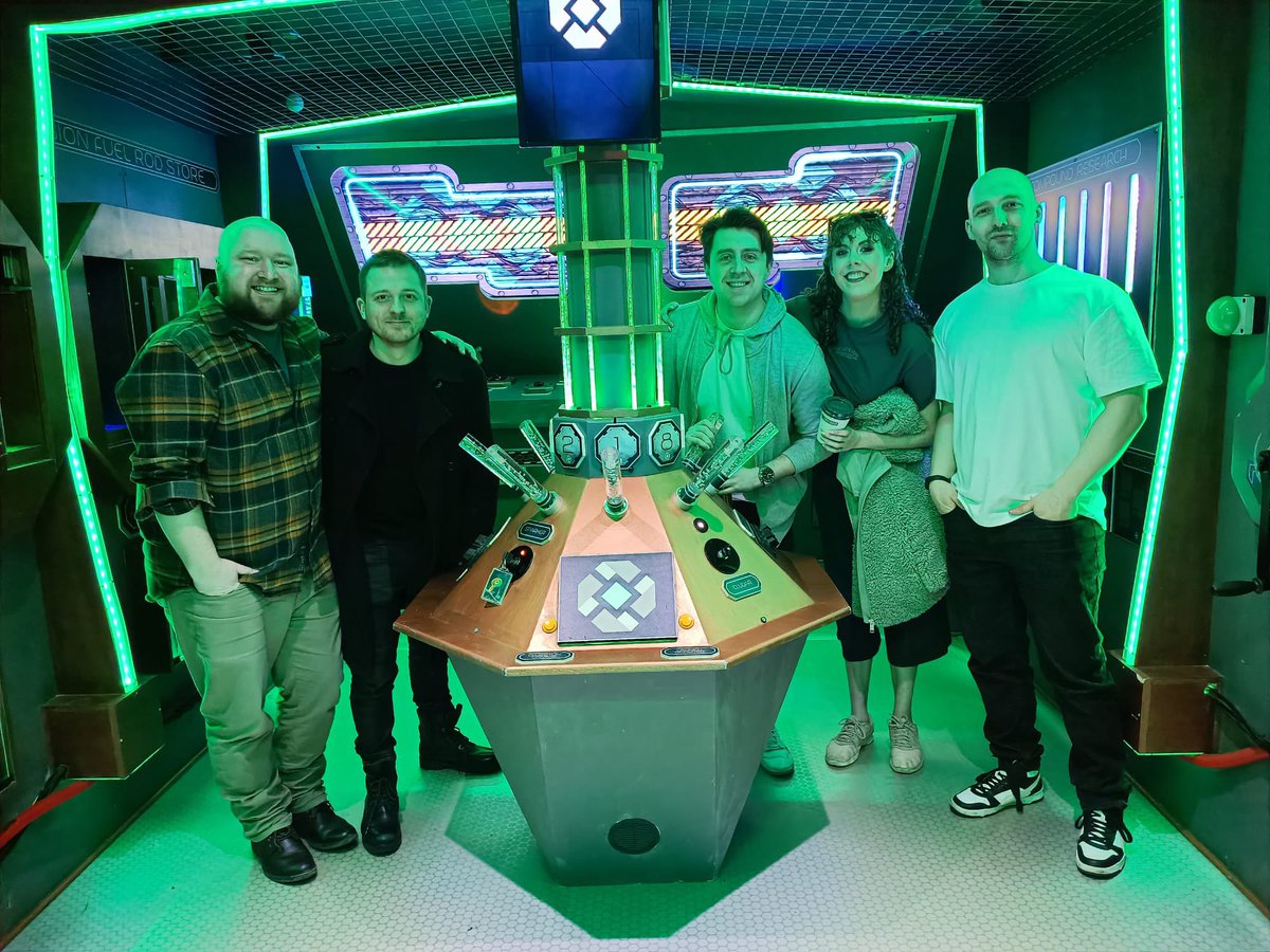 TimeAgentSeries's tweet image. Agent Liam wasn’t the only one in a race against time to stop a crashing spaceship… 

After filming, the cast and crew averted disaster by completing the escape room with 15:02 left on the clock!