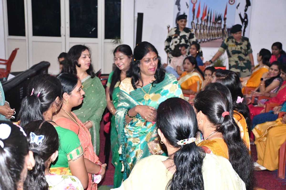 stcbsfnb's tweet image. Dr Prema Gandhi,BWWA Head BSF(EC) visited STC BSF NB, attended various programmes and interacted with BWWA members. She motivated all the BWWA members to look after their families, education of children and wished them good luck.