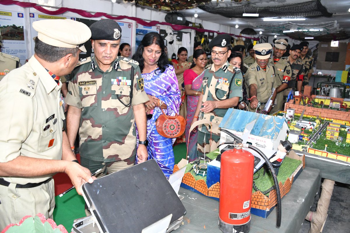 stcbsfnb's tweet image. Sh Ravi Gandhi, ADG a/w Dr Prema Gandhi, BWWA Head BSF(EC) visited STC BSF NB and Inaugurated Integrted Training complex designed to train recruits about camouflage &amp;amp; concealment and educate about BSF Heritage.