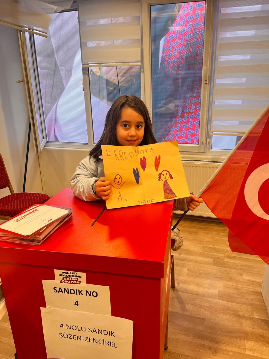 chpgenclik_gm's tweet photo. Bugün çocuklar da Ekrem amcalarının yanında, sandıklarda! https://t.co/EG4RKNHXRc