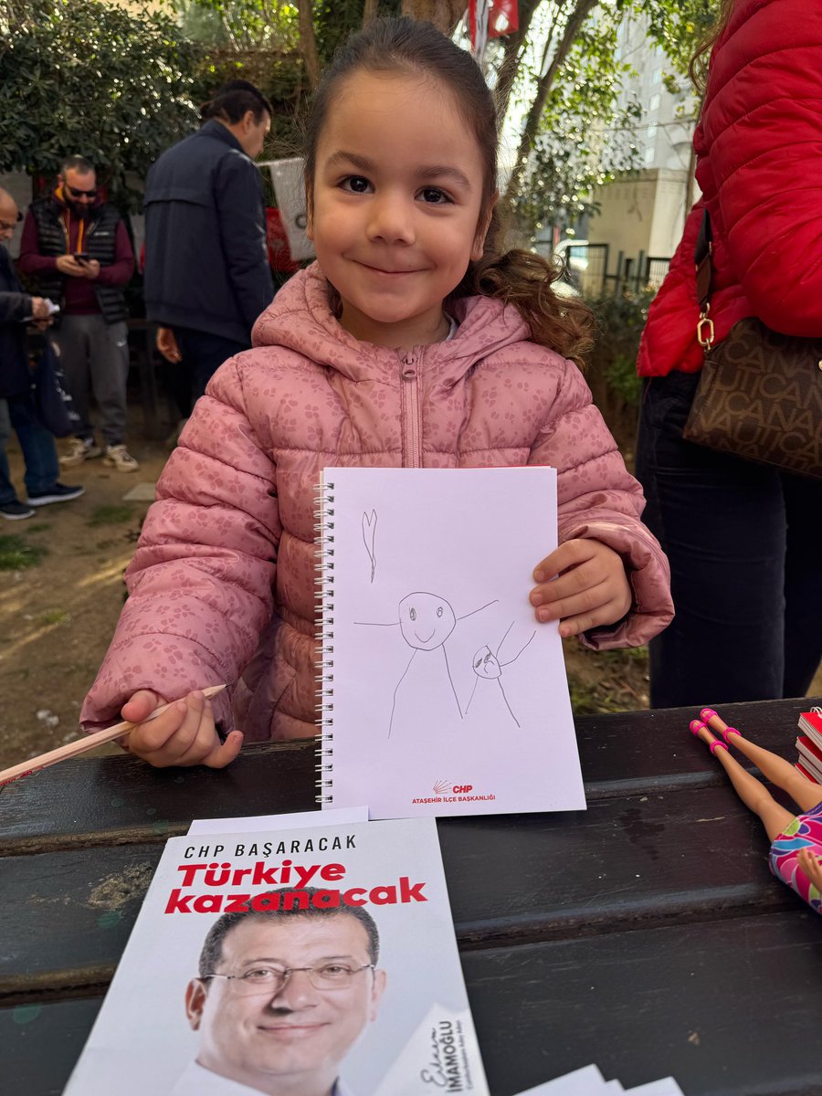 chpgenclik_gm's tweet photo. Bugün çocuklar da Ekrem amcalarının yanında, sandıklarda! https://t.co/EG4RKNHXRc