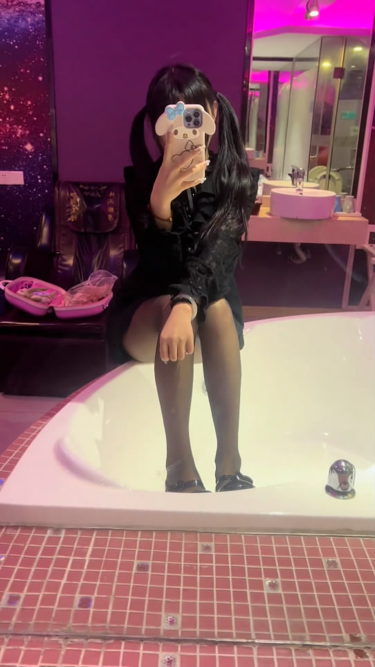 猜猜昨晚我在酒店做什么坏事了，嘿嘿，猜对有奖！