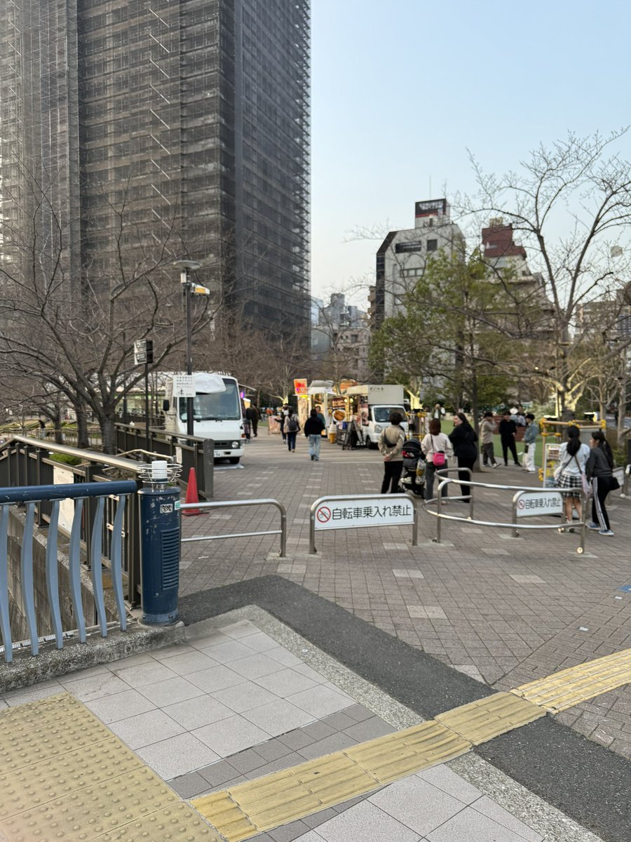 フードトラックが出てくると、
春になったんだなーって感じる。