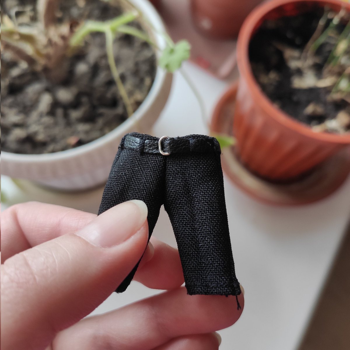 Первый твит за стопятьсот тыщ лет и это.... Брюки!