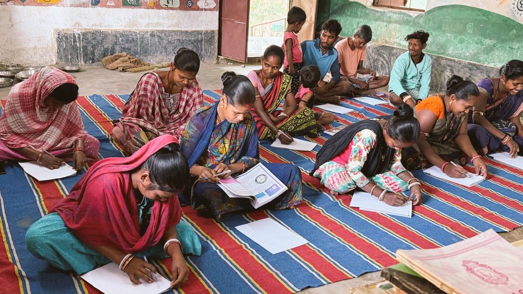 BeoMathili's tweet photo. Candidates are appearing 2nd FLNAT under NILP Mission government of India. The vision of NILP is to make illiterate pepole to literate between the age group of 14 to 35.Block Mathili, district -Malkangiri https://t.co/Dnjha3x7IK