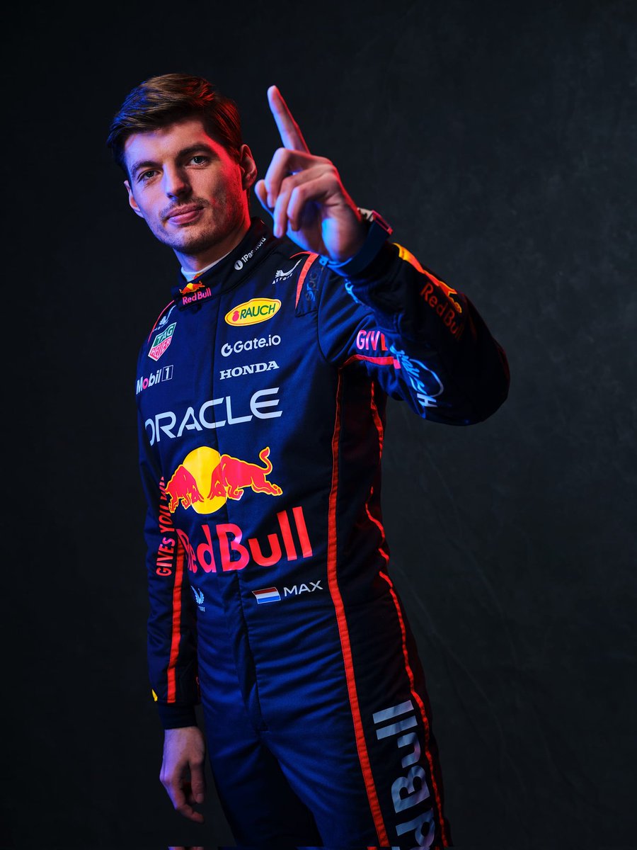 jameswbabington's tweet photo. Over the entire weekend Max Verstappen only dropped 1 POINT to Lando Norris! 

In the 4th fastest car vs the fasest car...Utterly ridiculous 👏 https://t.co/RdDUAfxkiB