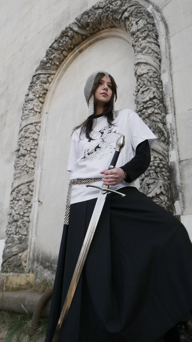 зробили гарні фото🤲🏻⚔️

окрема вдячність <a href="/helgengarda/">дрібне і злостиве</a> за меч🖤