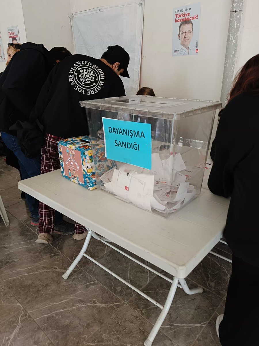 CHP üyesi değilim ama oyumuzu kullandık
Kurtuluş yok tek başına ya hep beraber ya hiç biriniz
#ekremimamoğluyalnızdeğildir