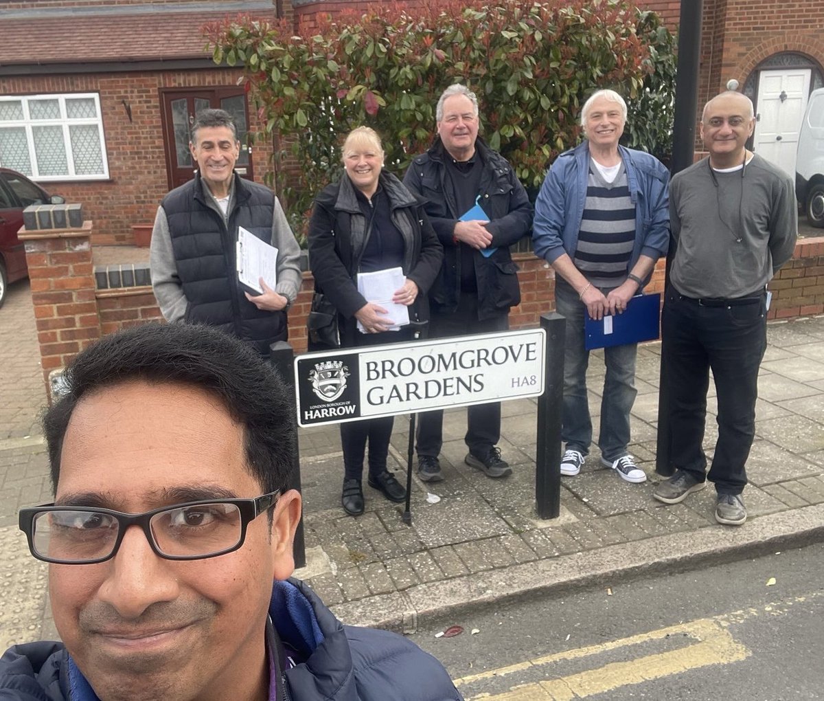 Councillor Nicola Blackman (@blackman4nicola) on Twitter photo Street canvassing in Edgware with team. Standing by one of our new street signs. #ToryDoorStep <a href="/HEConservatives/">HEConservatives</a> Street canvassing in Edgware with team. Standing by one of our new street signs. #ToryDoorStep <a href="/HEConservatives/">HEConservatives</a>