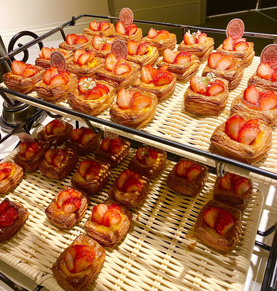 BBB_mickey_D24's tweet image. ストロベリーデニッシュが美味し過ぎた。
自己最高記録の8個を食べました！
#ファンタジースプリングスレストラン 
#ファンタジースプリングスホテル 
#FSH