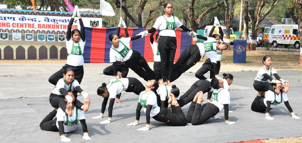 stcbsfnb's tweet image. Sh Ravi Gandhi,ADG BSF (EC) visited STC BSF NB, reviewed various trg  activities  and congratulated Sh Sooryakant Sharma,IG and his team of Instructors for providing best Training  to the recruits.