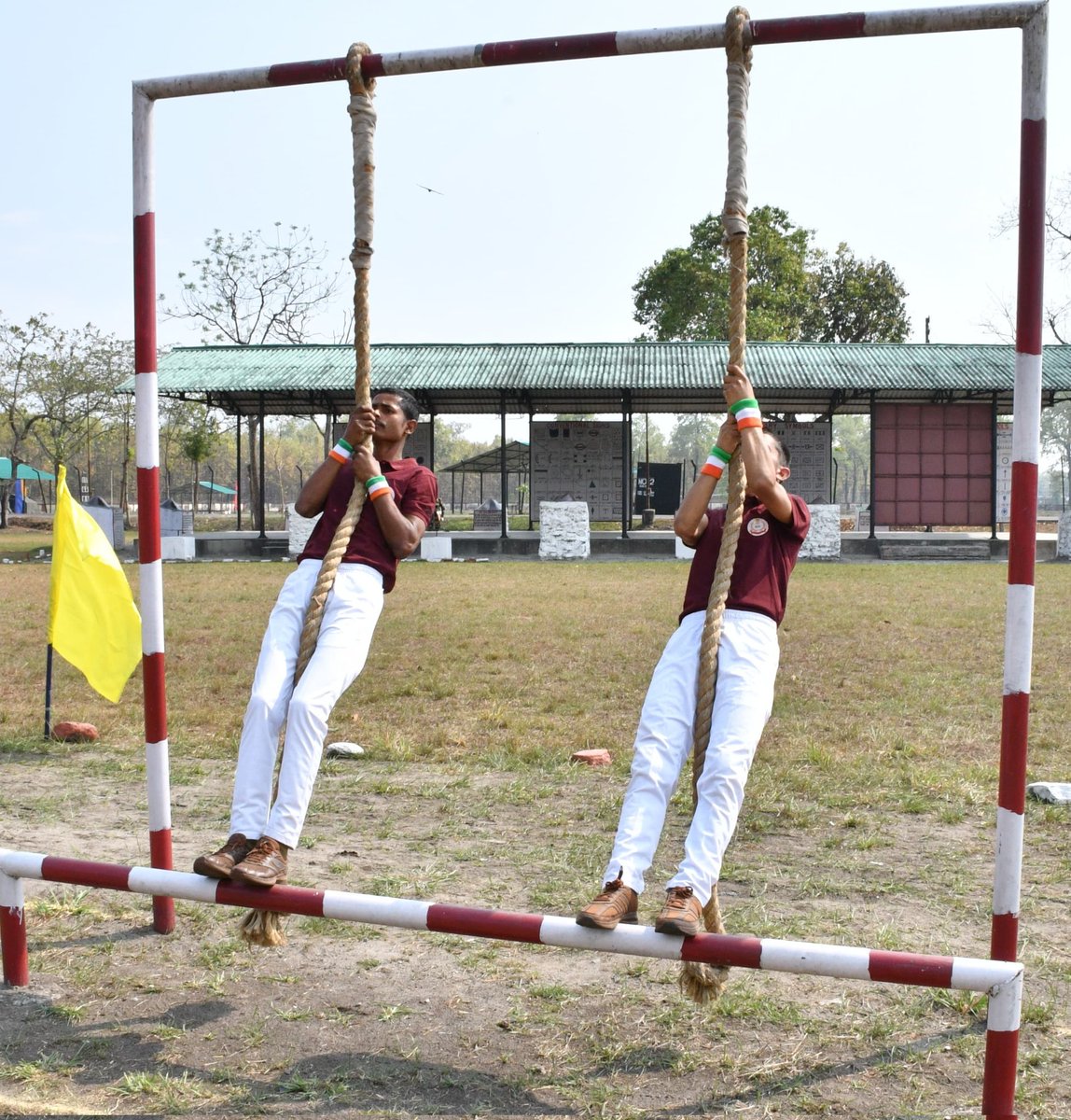 stcbsfnb's tweet image. Sh Ravi Gandhi,ADG BSF (EC) visited STC BSF NB, reviewed various trg  activities  and congratulated Sh Sooryakant Sharma,IG and his team of Instructors for providing best Training  to the recruits.