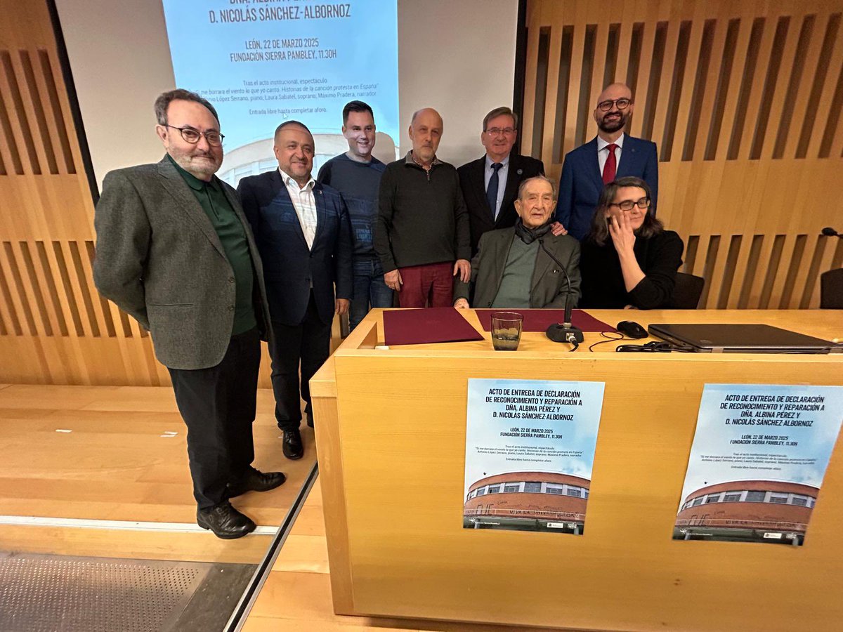 El presidente de la #DiputaciónDeLeón, Gerardo Álvarez Courel (<a href="/courel1966/">Gerardo Alvarez C./❤️</a>), ha asistido al homenaje a Albina Pérez, la leonesa que junto a otros estudiantes fue encarcelada en 1947 por una emblemática pintada realizada en la Universidad Complutense