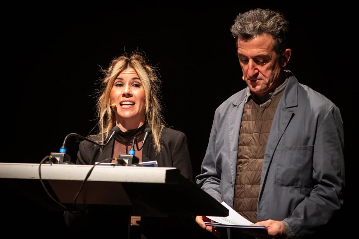 AidaCast's tweet photo. 🎬 24 años de cine en Rivas. Cerramos nuestro festival con una gala inolvidable junto a nuestra querida ripense, Palo Capilla, y el actor Luis Zahera.
Enhorabuena a las personas premiadas. Gracias a cineastas, jurado y público por hacerlo posible. ¡Larga vida al #CreatRivas! 😊 https://t.co/q0Cqkh884a