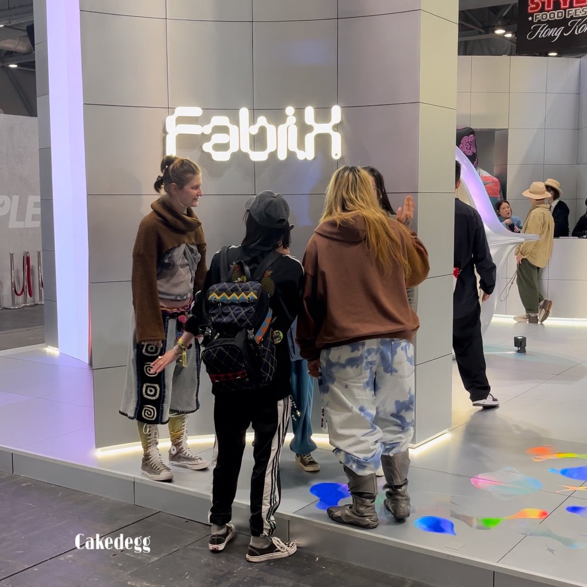 CakeDegg's tweet image. Paolina Russo is at the ComplexCon marketplace, they made fancy outfits for NJZ 
#NJZ #ComplexCon