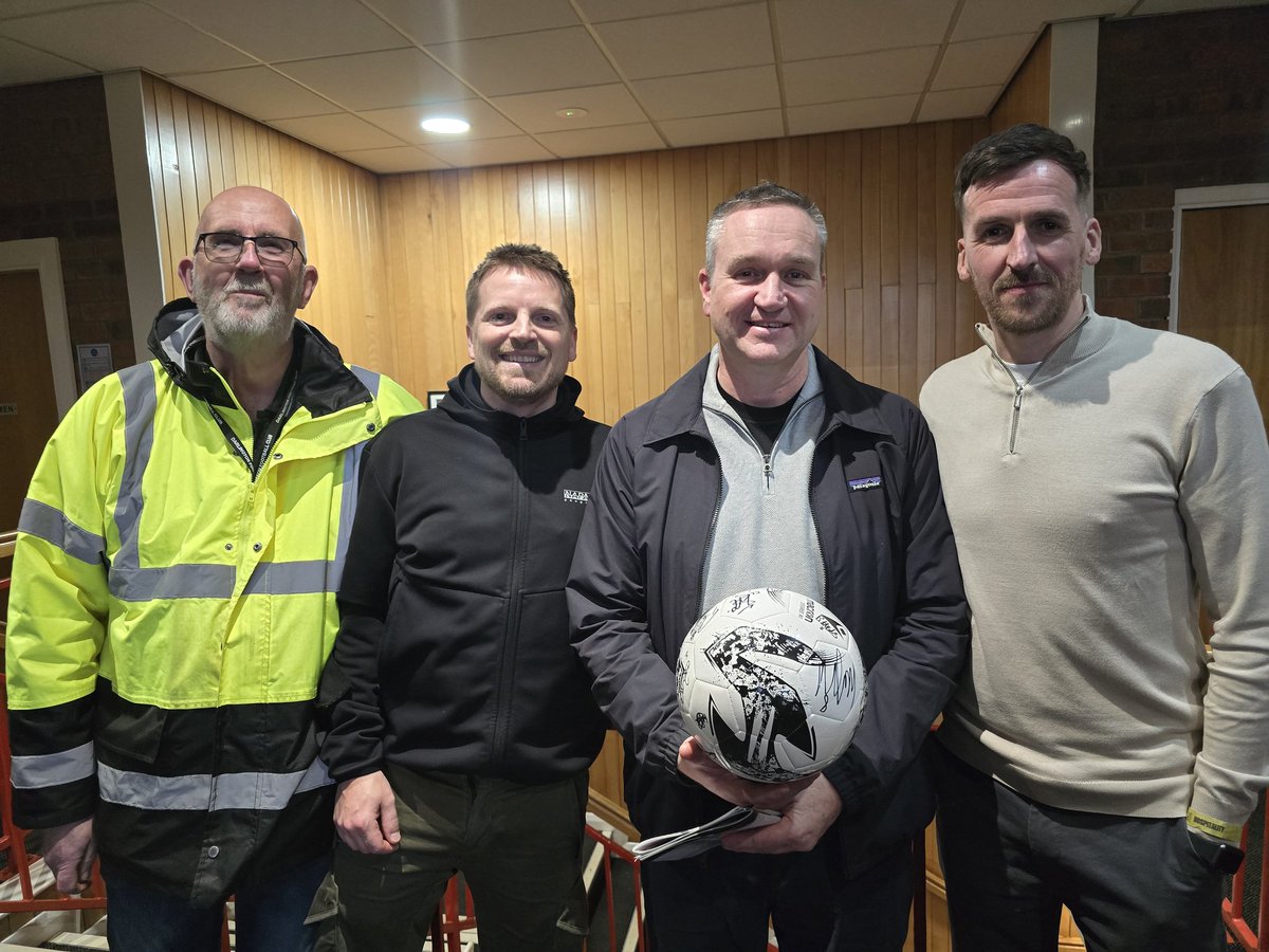 DFCCommercial's tweet photo. Hillerby Developments giving great support as our Match sponsors and Andy Smith long time fan our Match Ball Sponsor. Brilliant Q&amp;A from Liam Hardy and always great to see our rock star part owner in attendance flew in from a tour in Oz! https://t.co/uhngVFsSiZ