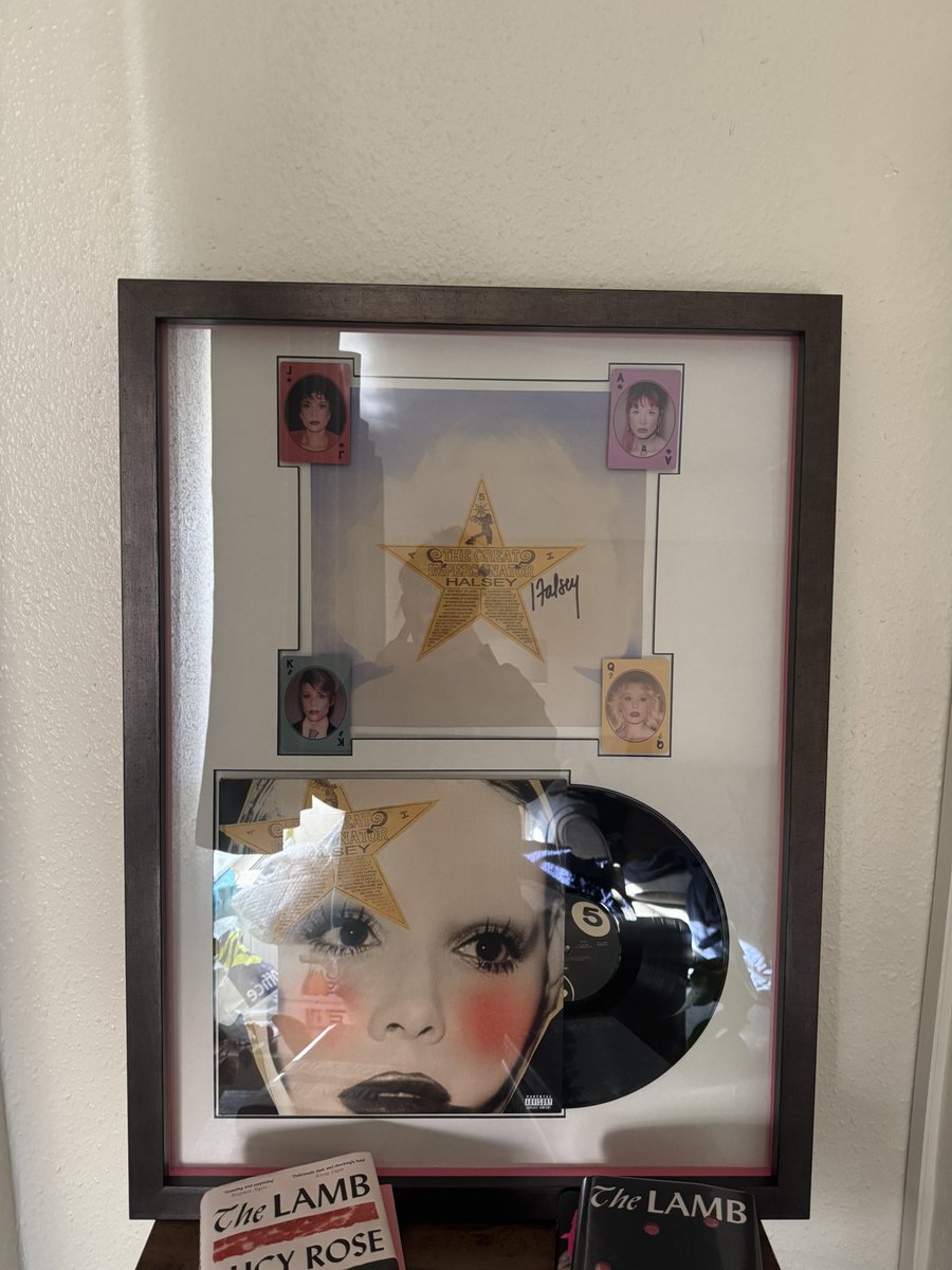 AliceQuinnell's tweet photo. Got my framed @halsey vinyls back yesterday! They are perfect!!! https://t.co/FDSpjqa4ZC