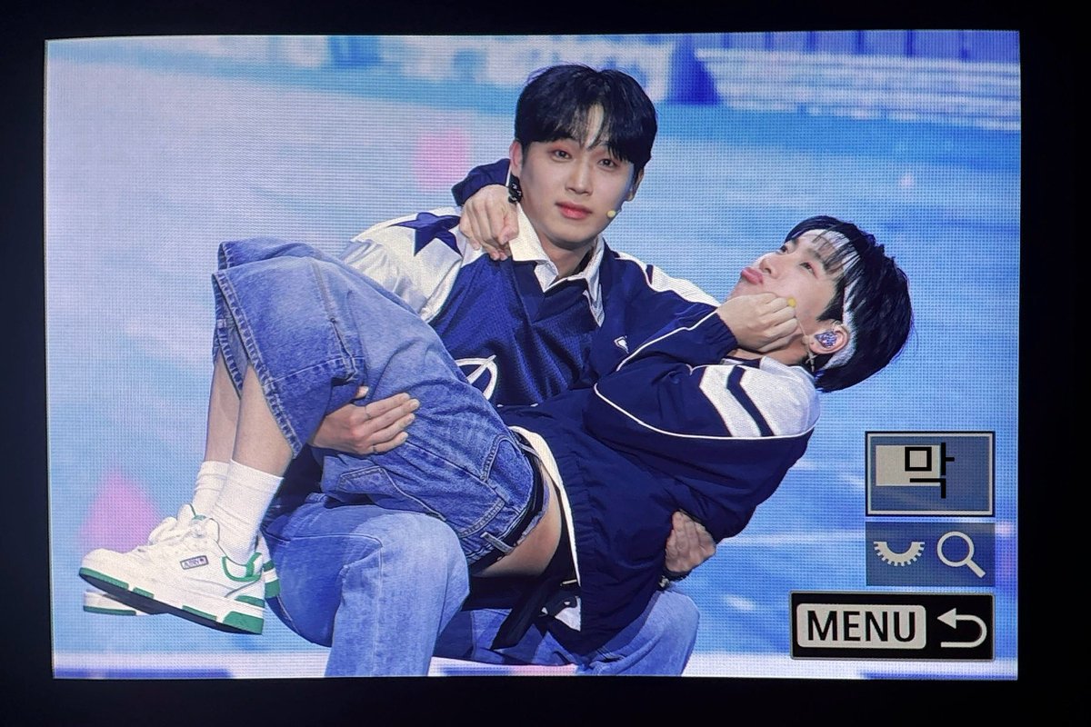 theendkwang's tweet photo. 아 오늘 개욱겨 https://t.co/d6nirh2u7V