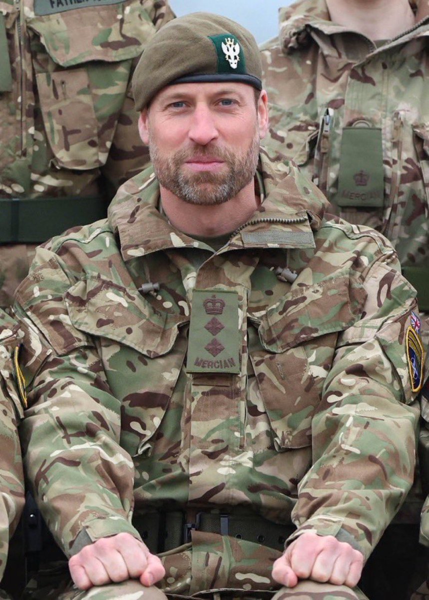 Took an RAF pilot to show the army how to wear a beret 🙃