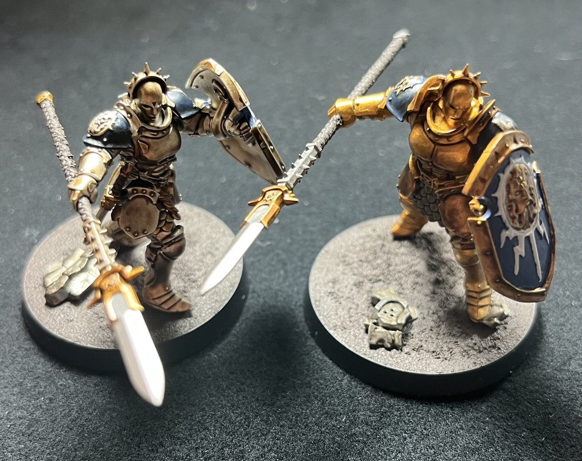 初めてシタデルカラーというのを使ってみた。伸びが良く隠蔽力が有り色数豊富なので結構車とかバイクにも使えるかも。水で適当に伸ばせるのもグッド