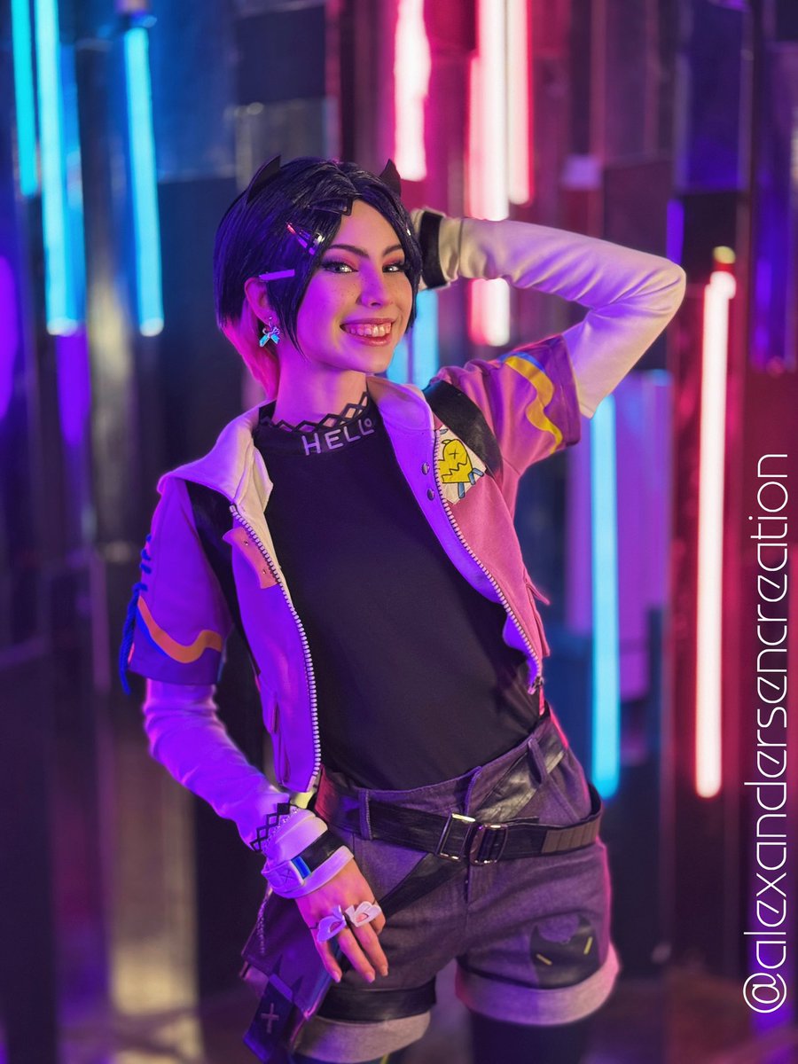 AndersenCreate's tweet image. Time is not on your side when Clove is near. The shadows creep in, traps are set—there’s no escape. 

#Valorant #Clove #Cosplay #iphone15pro