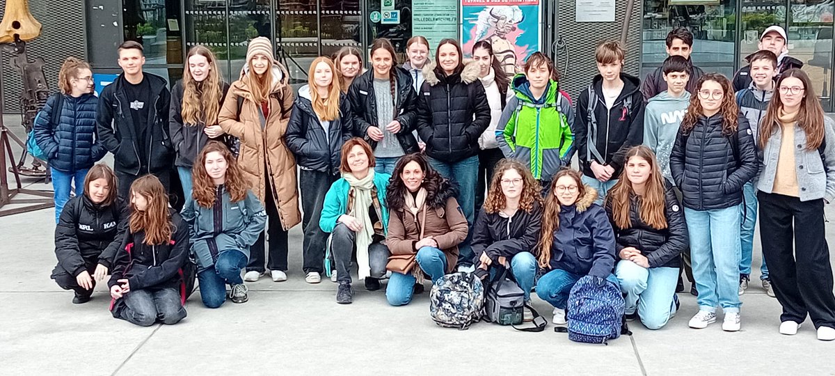 Une "semaine des langues" riche en événements ! Accueil des correspondants de Grünberg, rallye inter langues, films en VO,  jeux en langues étrangères et dégustations au self repas  anglais, allemand, espagnol et français! 👏 aux professeurs! <a href="/dsden32/">DSDEN32</a> <a href="/farid_djemmal/">Farid Djemmal</a>