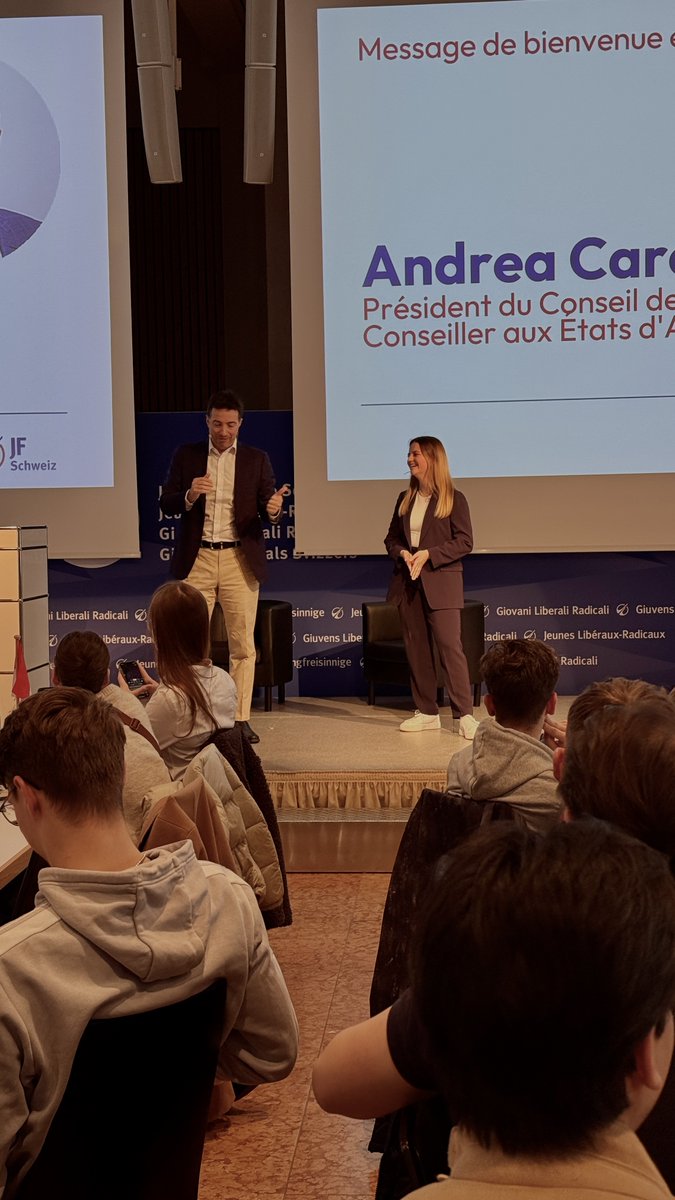 Le dernier jour de notre congrès commence : place à <a href="/AndreaCaroniAR/">Andrea Caroni</a>  – Conseiller aux États du canton d’Appenzell Rhodes-Extérieures et Président de la haute chambre. Il est actuellement en interview avec notre vice-présidente, <a href="/MelanieRacine/">melanie</a> 💬👥 #JLRSC25