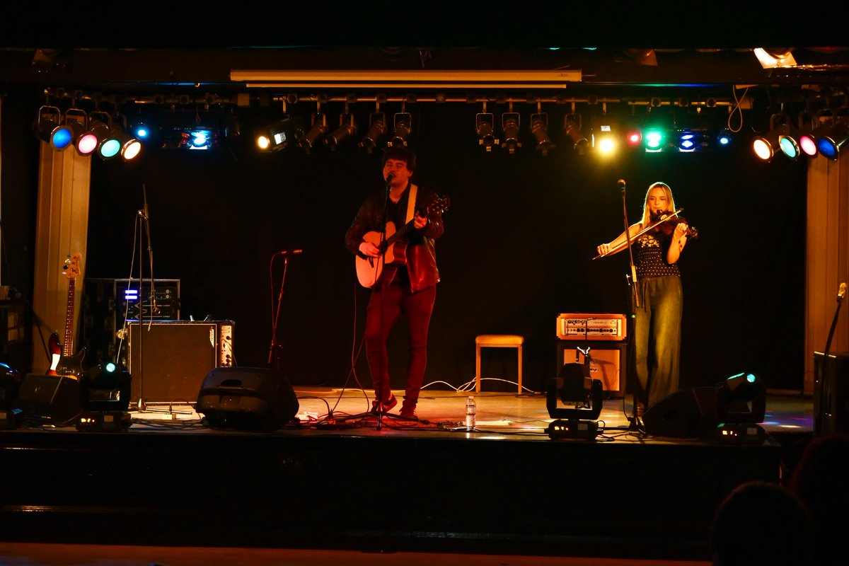 Thank you to everyone that came down last night to see me support Kyle ❤️ and thanks to Lucy for accompanying me in the violin for the last two songs 🔥 
📸 @gaby_zak 

#music #northshields #northeast #localartist #musician #newcastle #coastfest #artist #photography