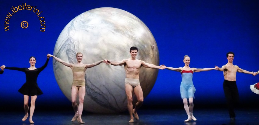 Due domeniche fa il gala <a href="/RobertoBolle/">Roberto Bolle</a> and Friends accendeva l'entusiasmo del pubblico bolognese: lo racconta <a href="/lisavitali77/">Lisa Vitali</a> sul ns sito ibollerini.altervista.org/rbfbo25.html