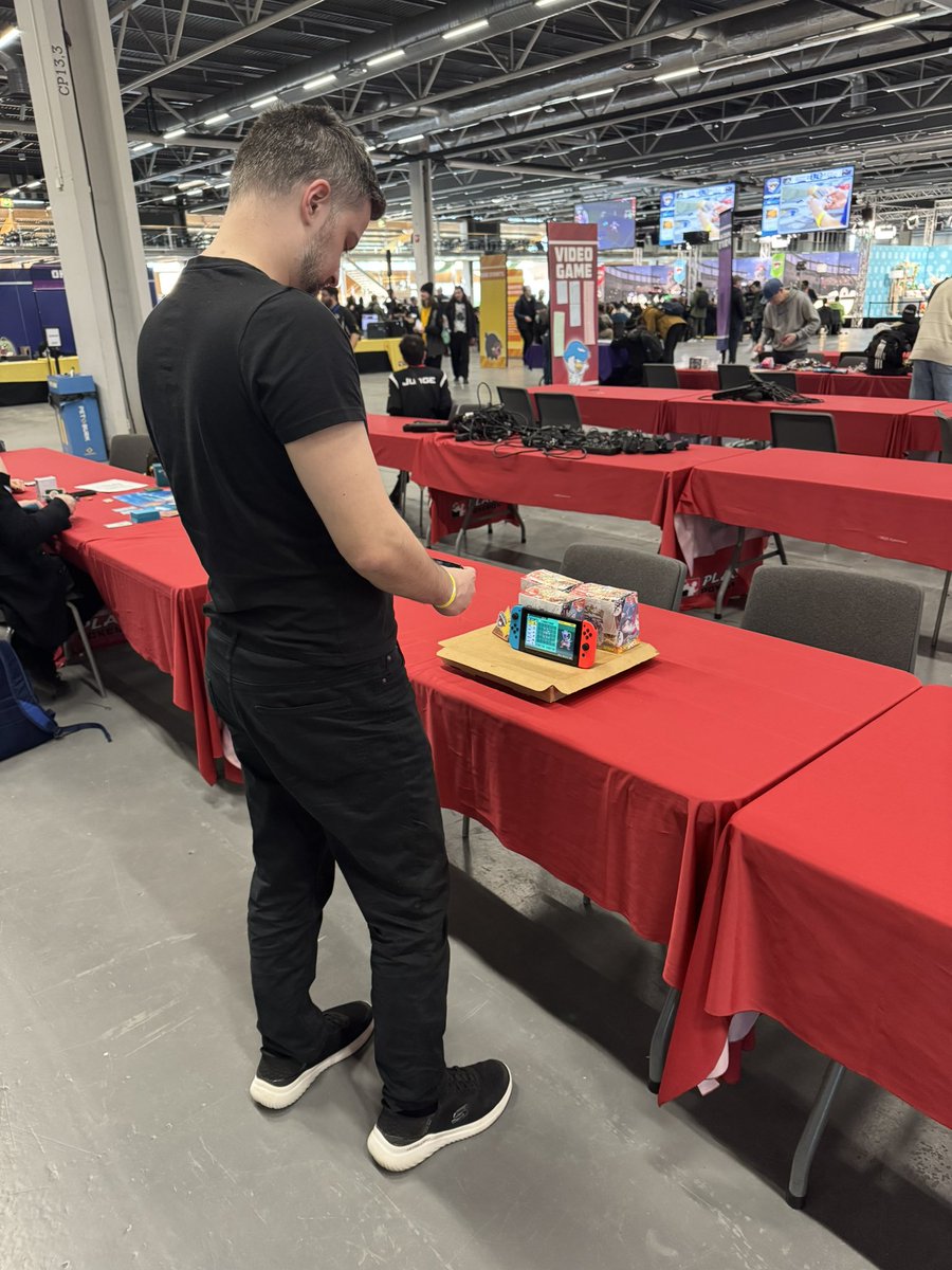 This is the photo of <a href="/JamieBoytVGC/">Jamie Boyt</a> praising the box of wisdom by taking a celebratory photo.